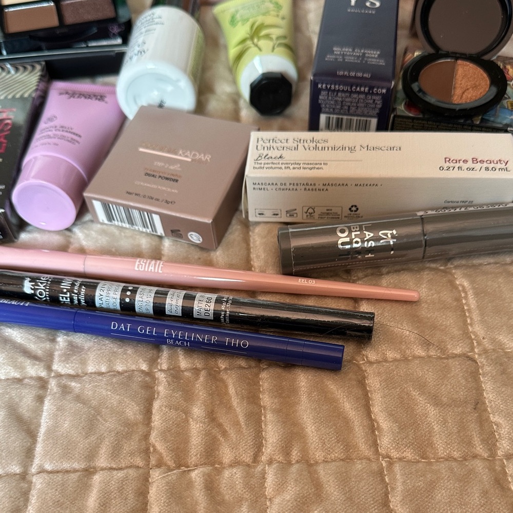 Large Box of Assorted Beauty and Skincare Collections - Picture 12 of 15